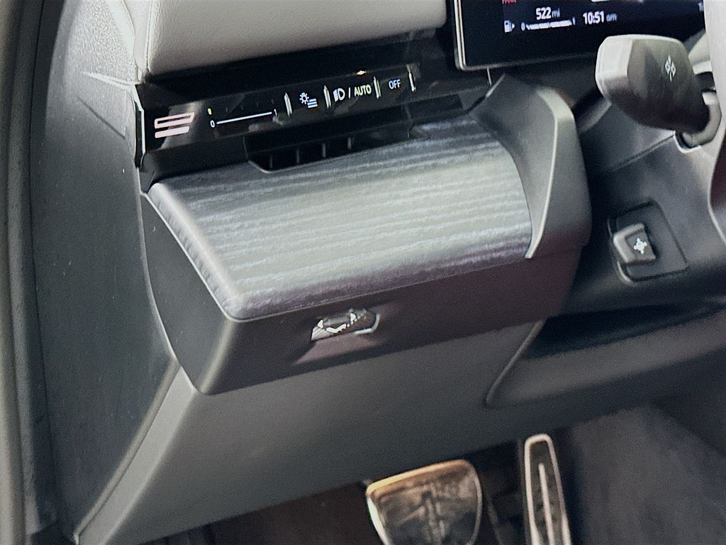 Thumbnail: 2025 BMW 5 Series - 10