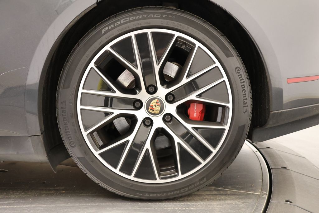 Thumbnail: 2021 Porsche Taycan - 10