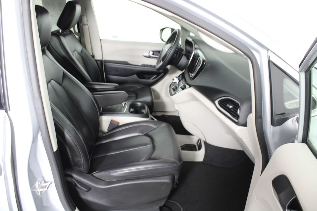 Used 2023 Chrysler Pacifica for sale in 