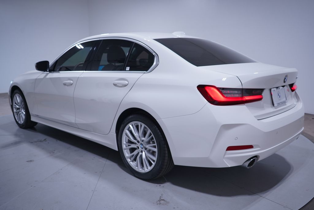 Thumbnail: 2024 BMW 3 Series - 3