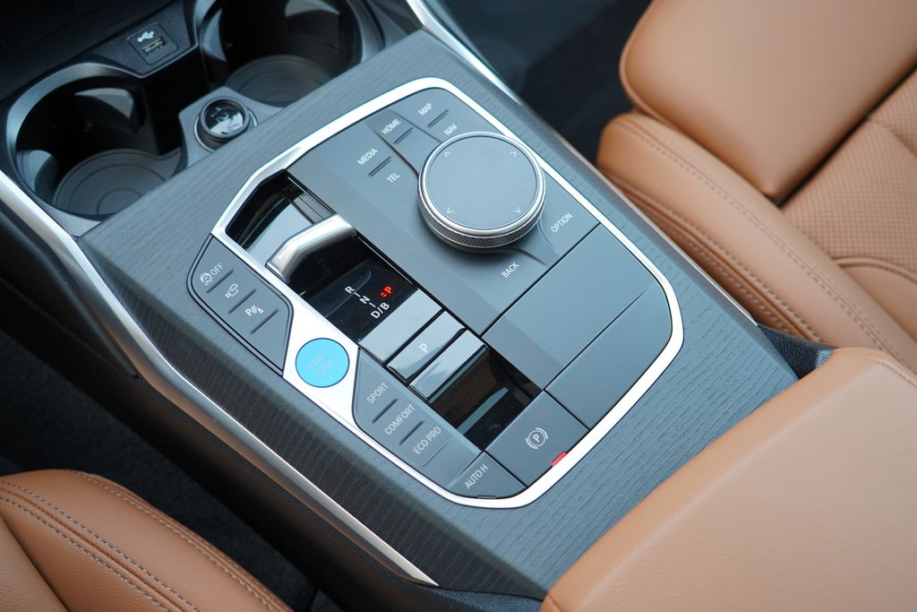 Thumbnail: 2026 BMW i4 - 18