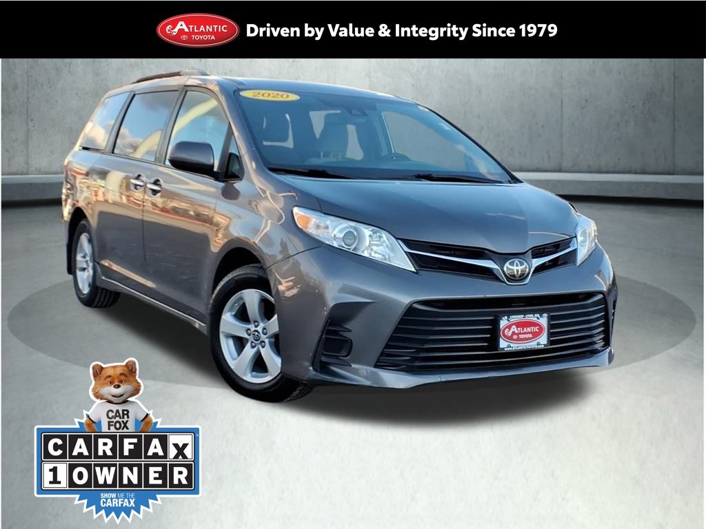 2020 Toyota Sienna LE's photo