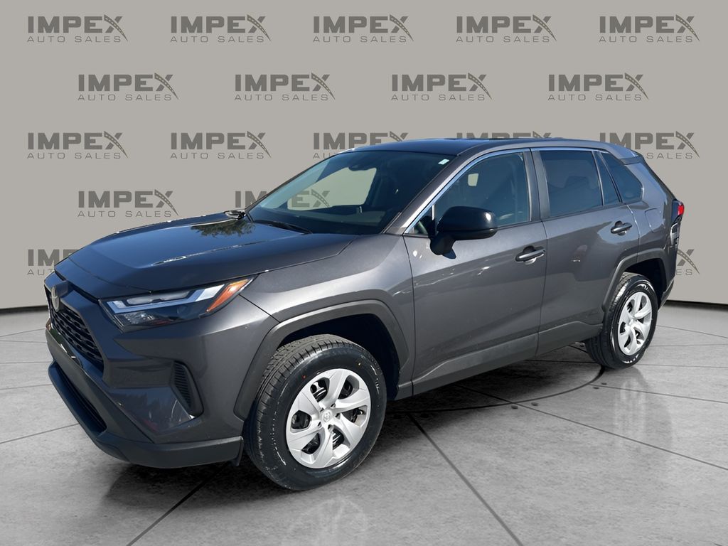 2024 Toyota RAV4 LE's photo