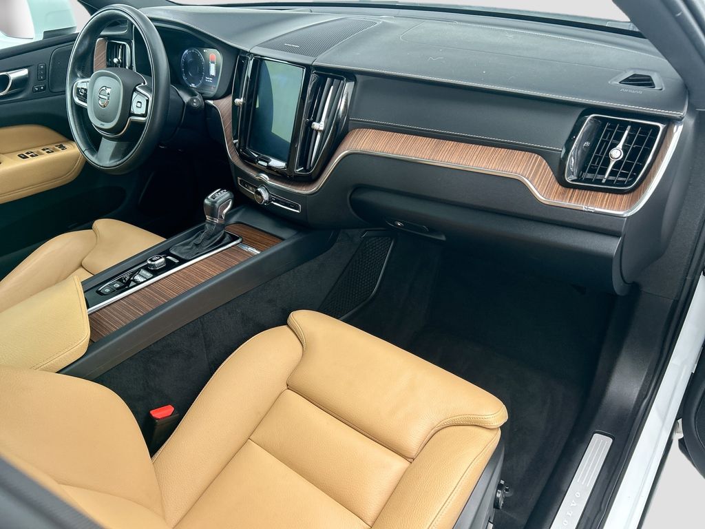 Thumbnail: 2019 Volvo XC60 - 16