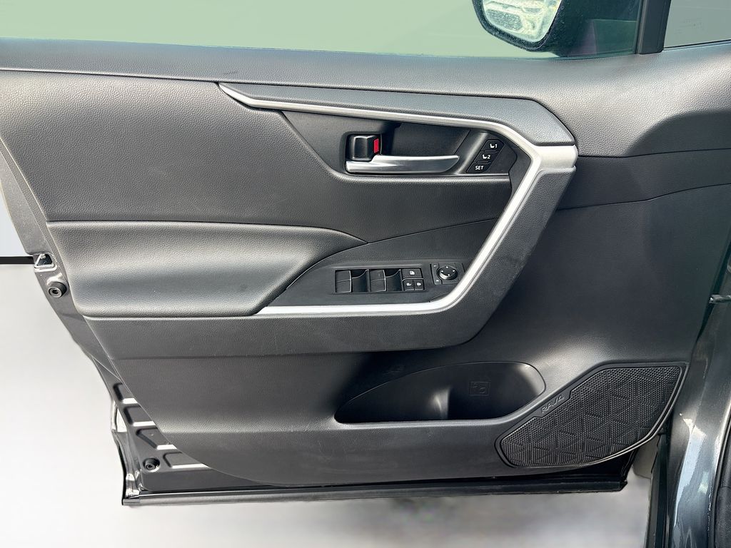 Thumbnail: 2021 Toyota RAV4 - 24