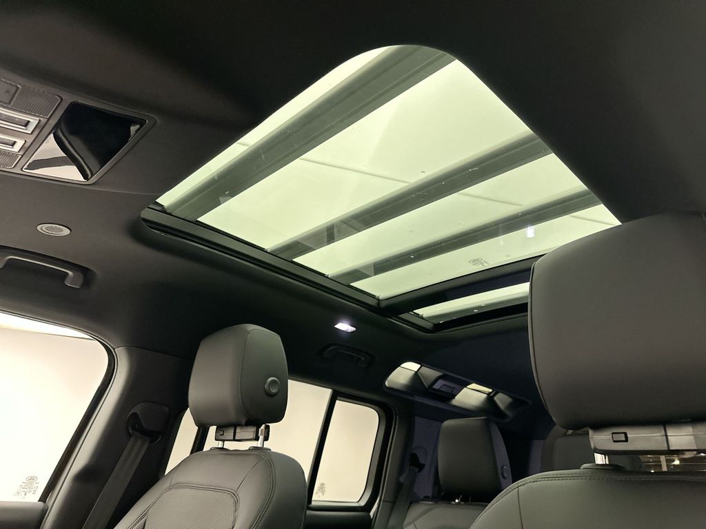 Thumbnail: 2025 Land Rover Defender - 10