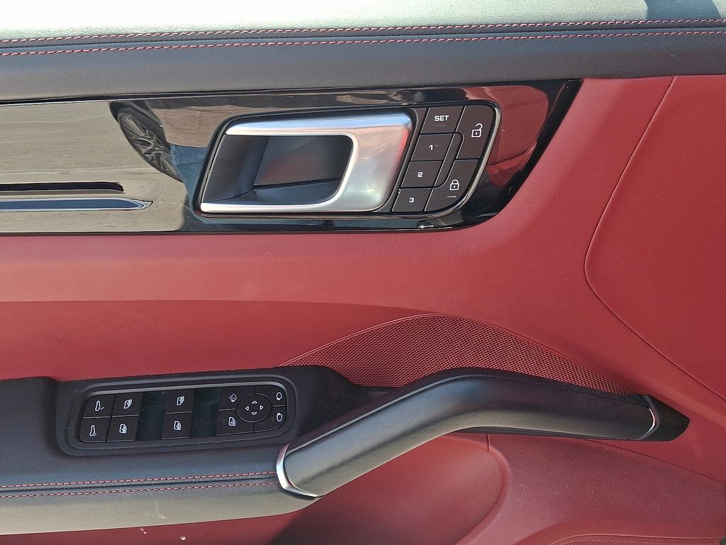 Thumbnail: 2023 Porsche Cayenne - 15