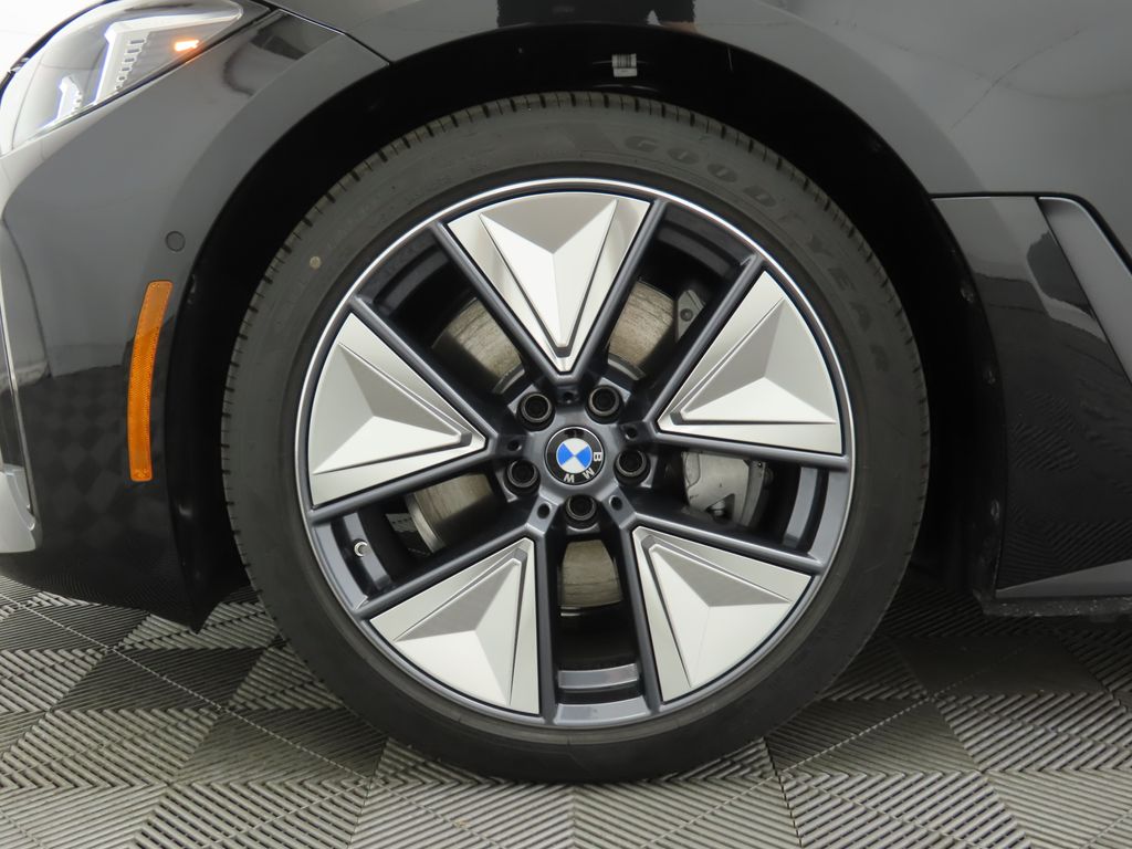 2025 BMW i4 xDrive40 31