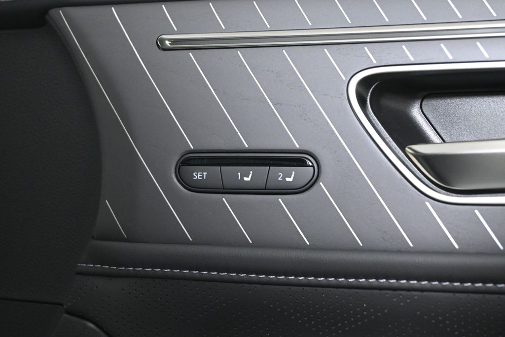 Thumbnail: 2026 INFINITI QX80 - 23