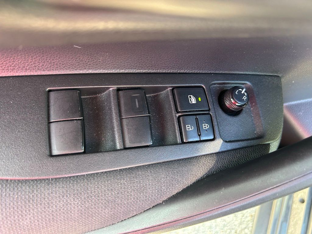 Thumbnail: 2023 Toyota Corolla - 16