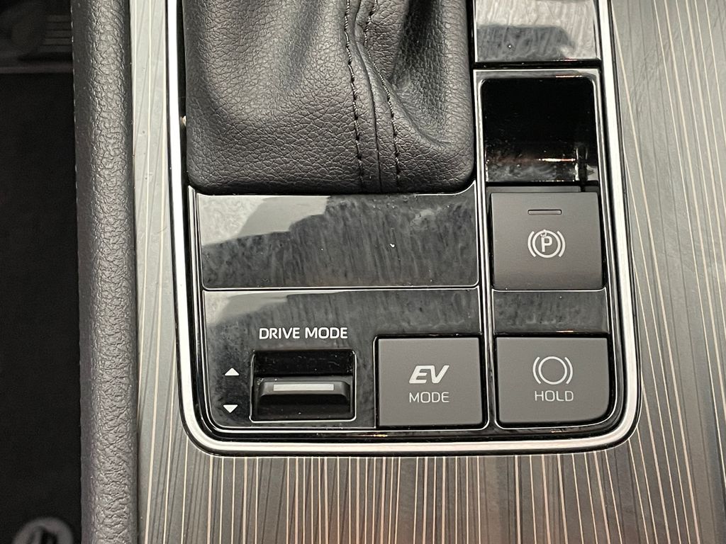 Thumbnail: 2023 Toyota Sienna - 24