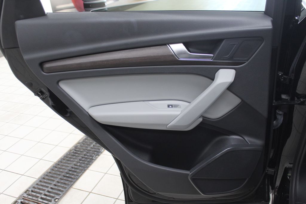 2022 Audi Q5 e Premium 24
