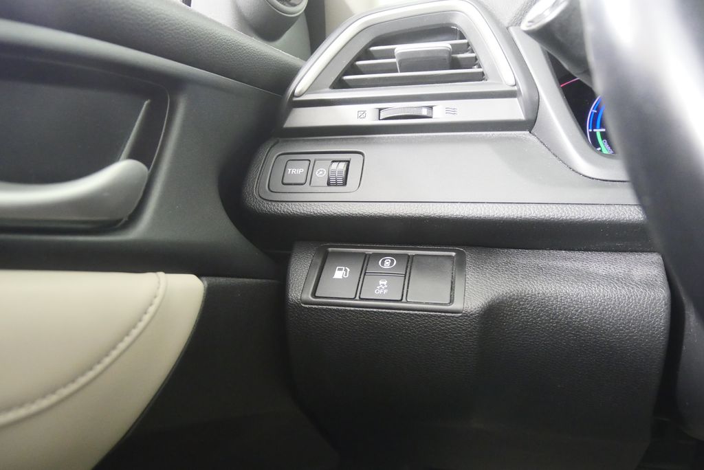 Thumbnail: 2019 Honda Insight - 18