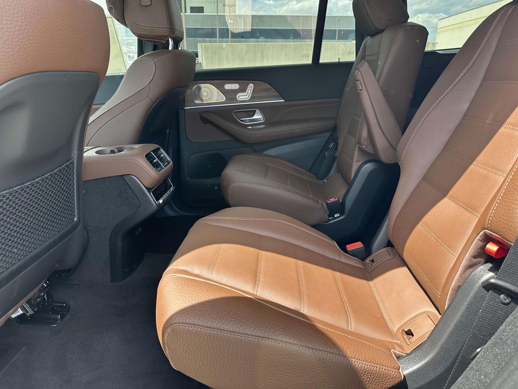 2025 Mercedes-Benz GLS 450 4MATIC 24