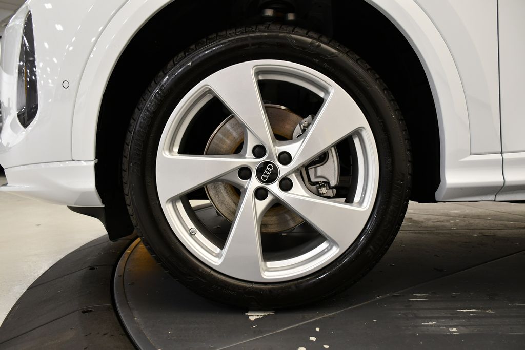 Thumbnail: 2025 Audi Q5 - 13