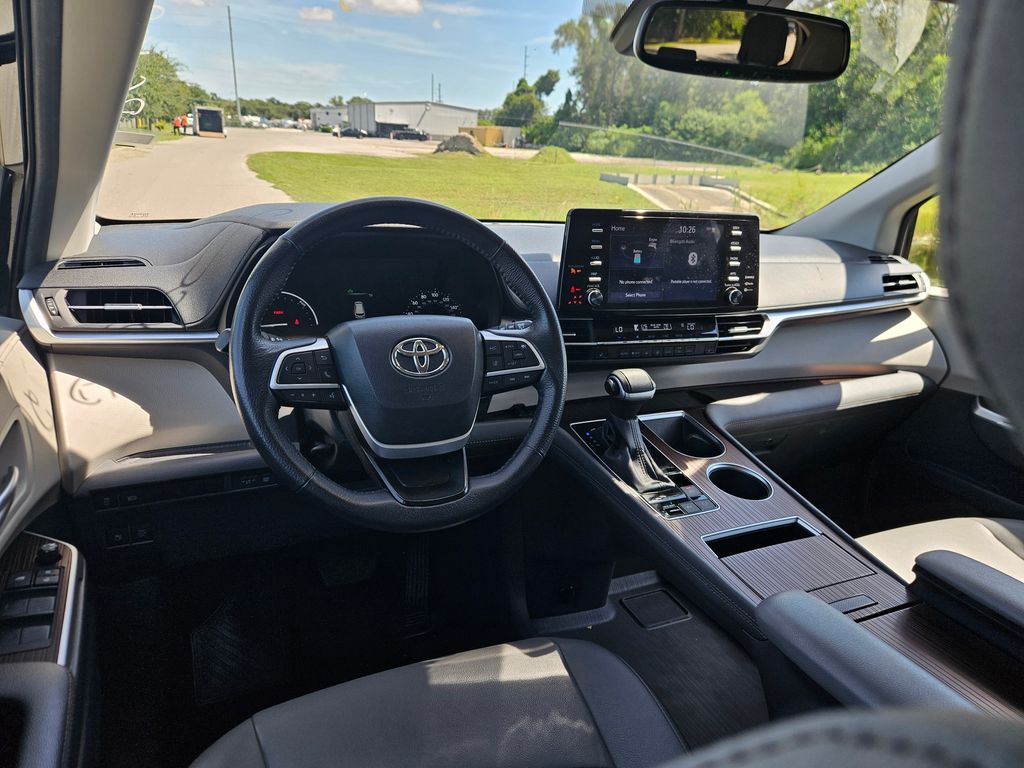 Thumbnail: 2024 Toyota Sienna - 12