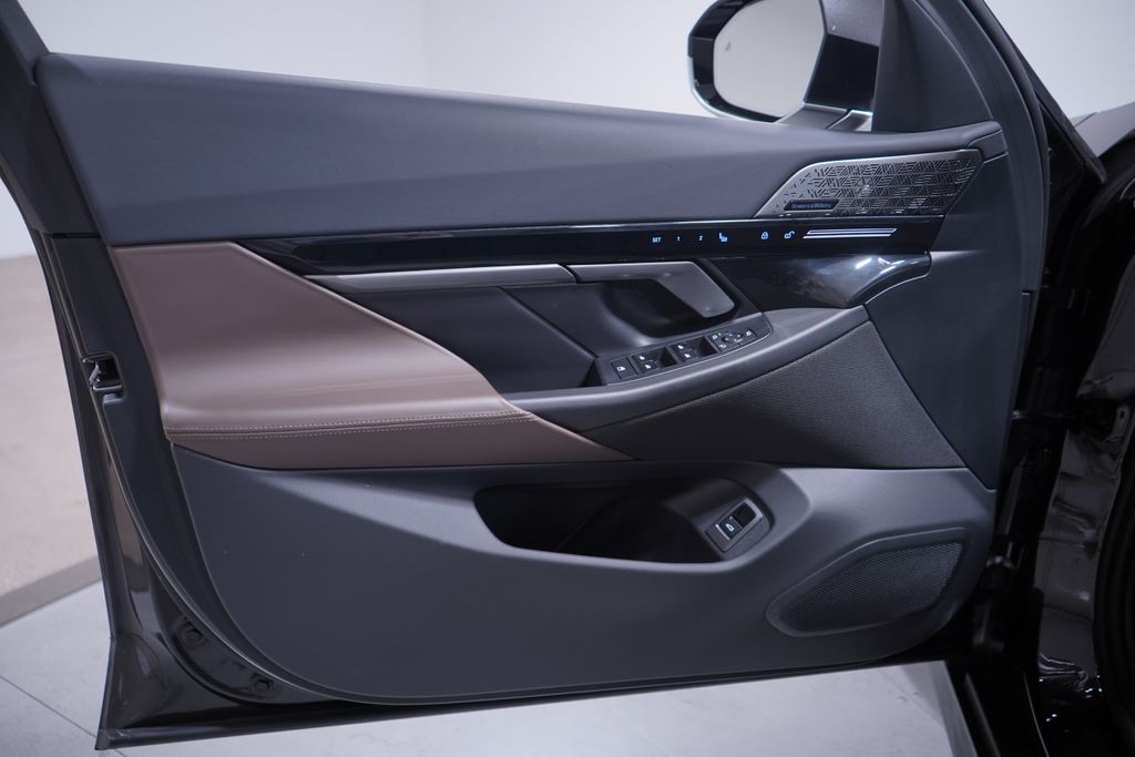 Thumbnail: 2025 BMW 5 Series - 16