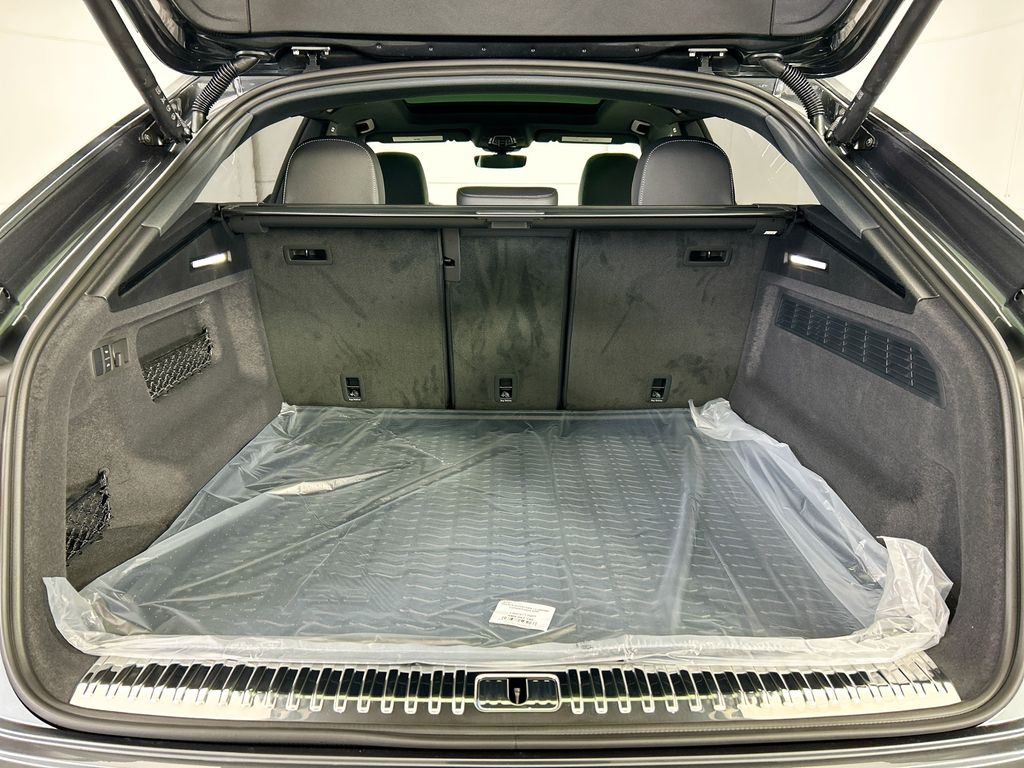 Thumbnail: 2026 Audi Q8 - 27