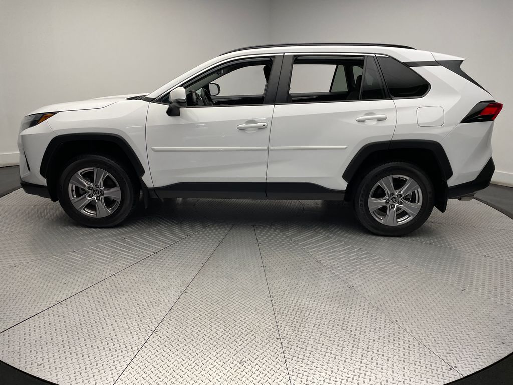 2022 Toyota RAV4 XLE 8