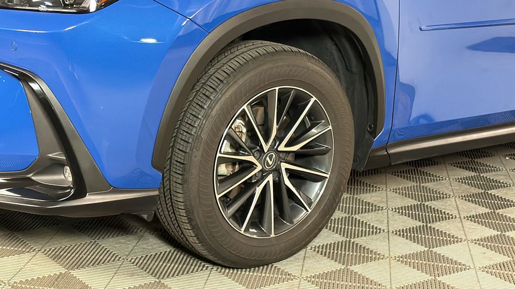 View vehicle photo 4