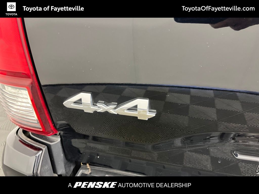 Thumbnail: 2018 Toyota Tacoma - 8