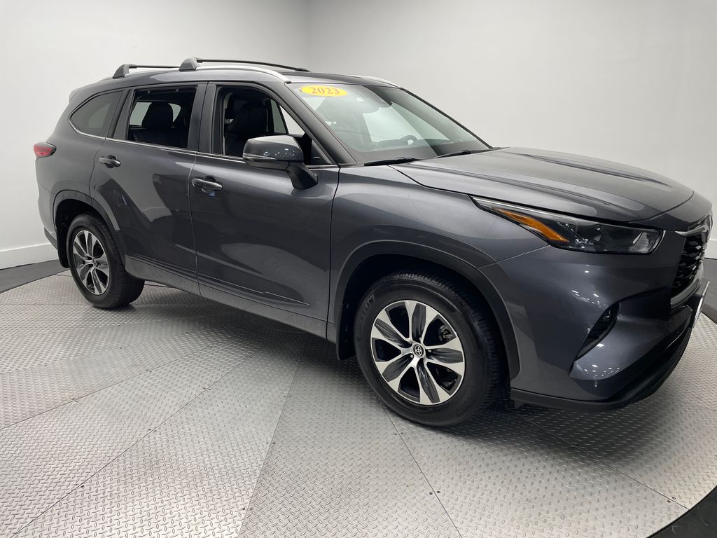 Thumbnail: 2023 Toyota Highlander - 3