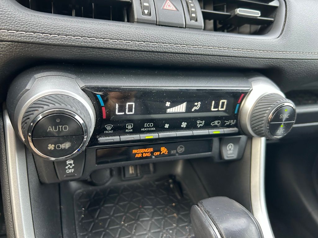Thumbnail: 2020 Toyota RAV4 - 26