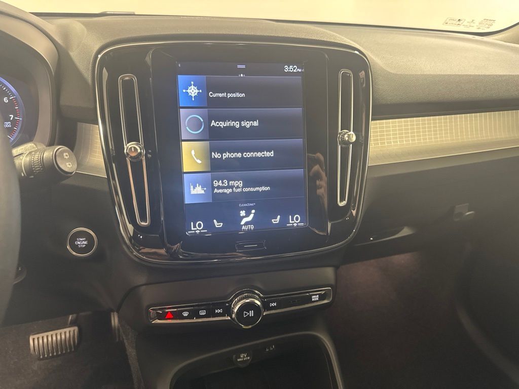 Used 2020 Silver Volvo Momentum image 13