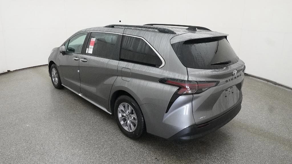 Thumbnail: 2026 Toyota Sienna - 5