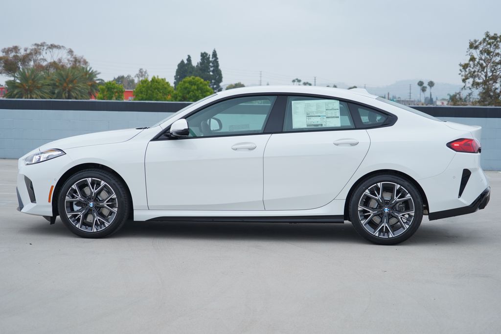 Thumbnail: 2026 BMW 2 Series - 4
