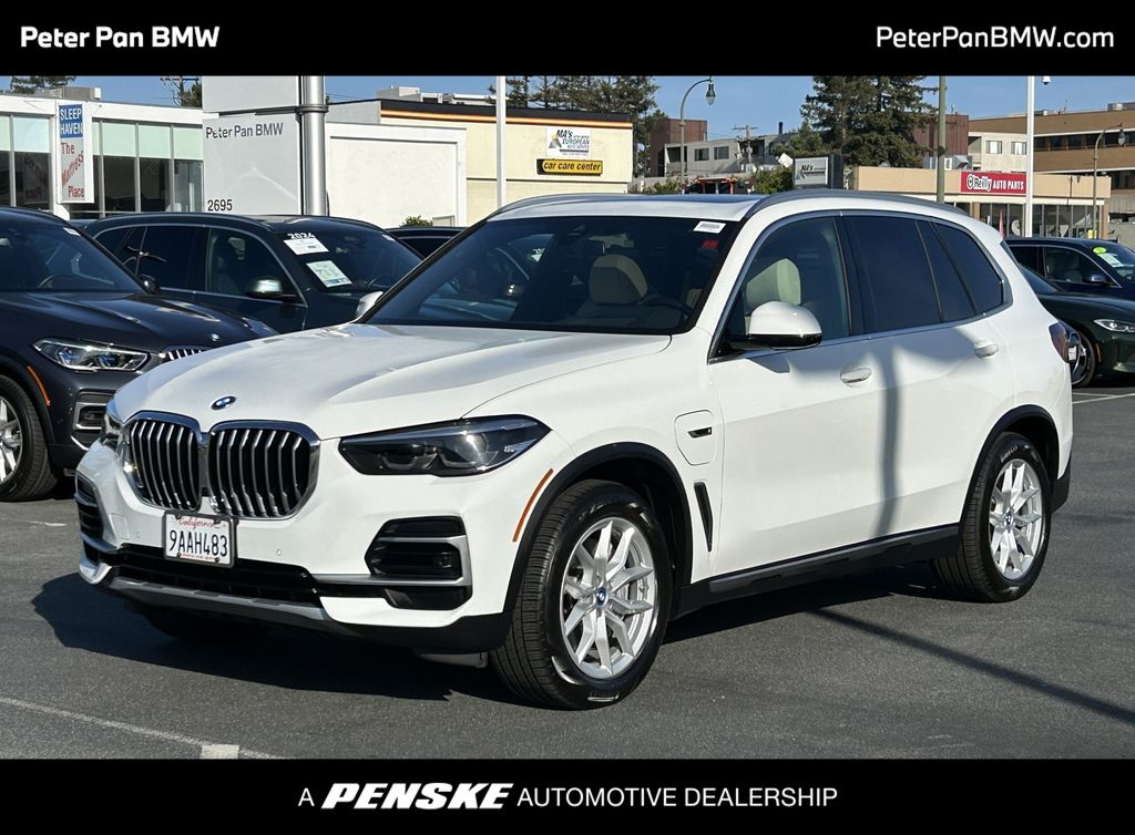 2022 BMW X5 xDrive45e Hero Image