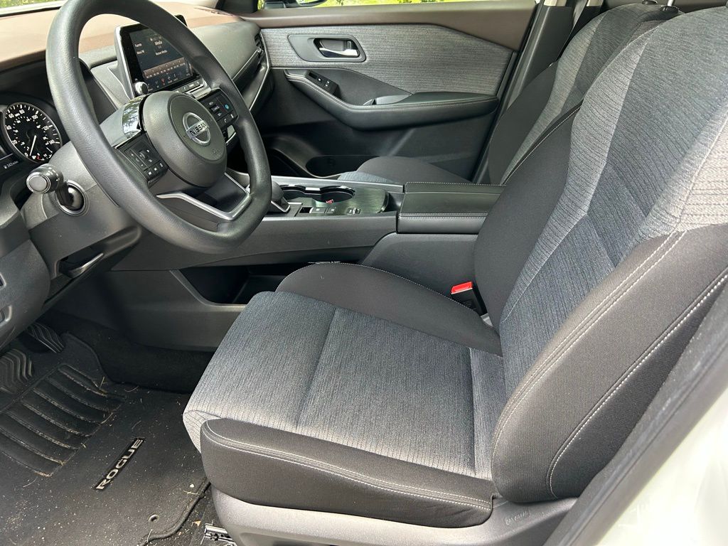 2021 Nissan Rogue SV 14
