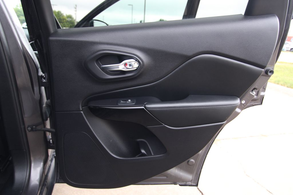 Used 2020 Jeep Cherokee SUV