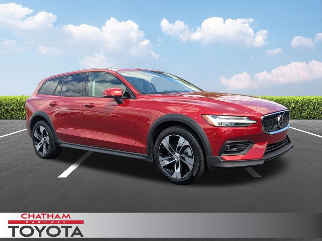2023 Volvo V60 Cross Country B5 Plus AWD's photo