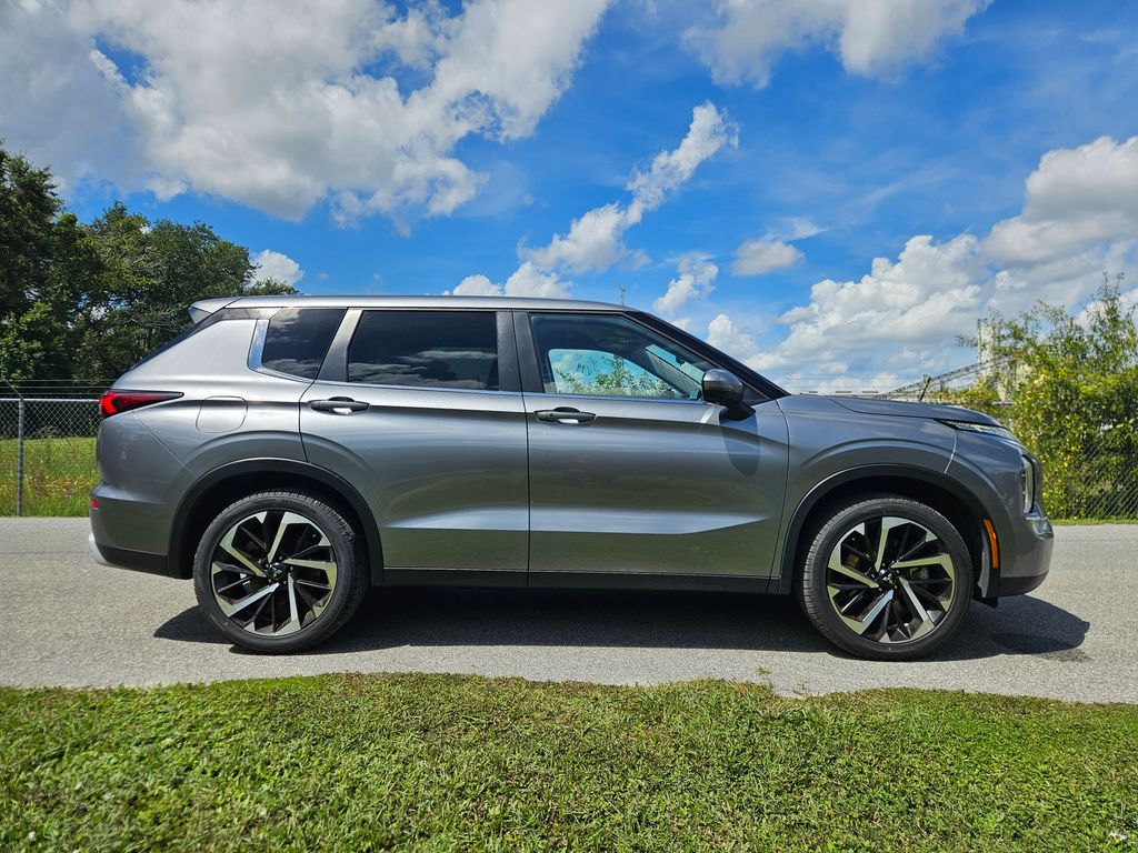 Thumbnail: 2024 Mitsubishi Outlander - 6