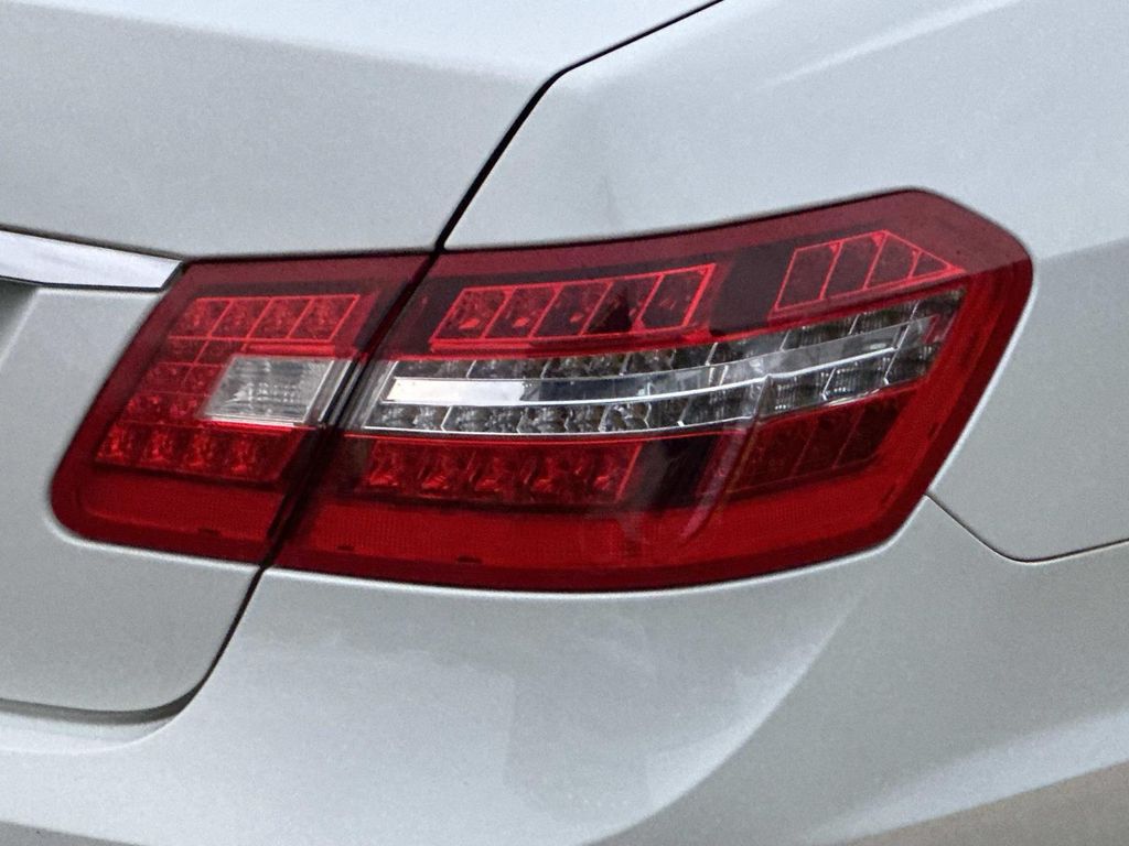 Thumbnail: 2010 Mercedes-Benz E-Class - 8