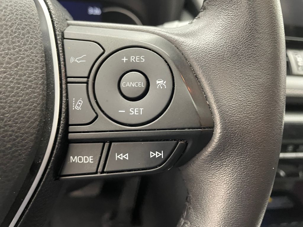 Thumbnail: 2021 Toyota RAV4 - 24