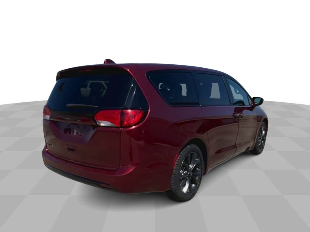 2019 Chrysler Pacifica Touring Plus 8