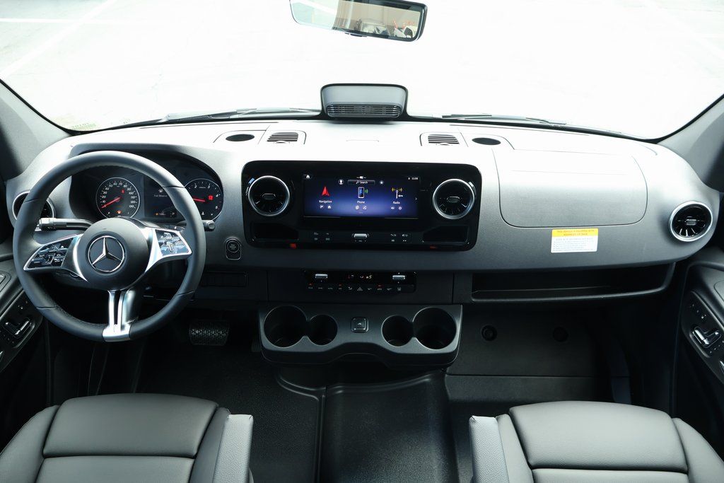 Thumbnail: 2026 Mercedes-Benz Sprinter - 4