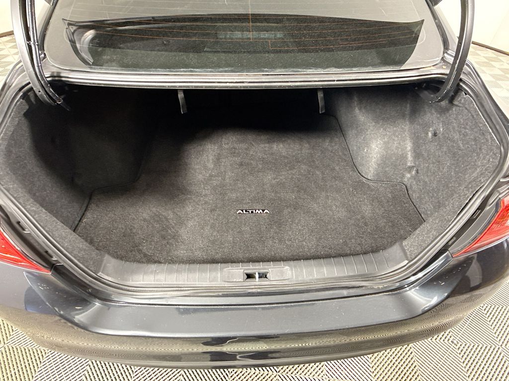 Thumbnail: 2017 Nissan Altima - 23