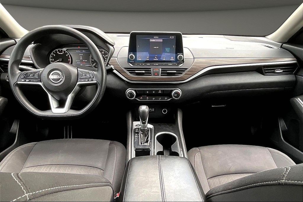Used 2024 Nissan Altima Sedan