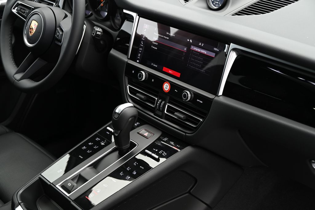 2024 Porsche Macan  31