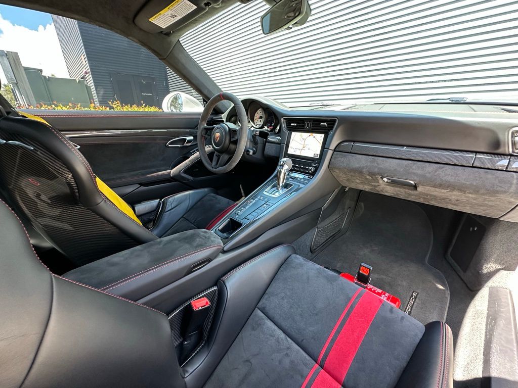 Thumbnail: 2018 Porsche 911 - 31