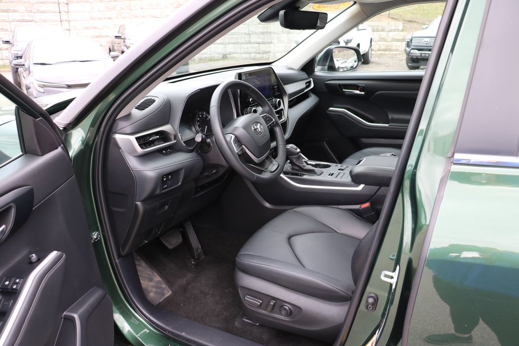 2025 Toyota Highlander XLE - Photo 8