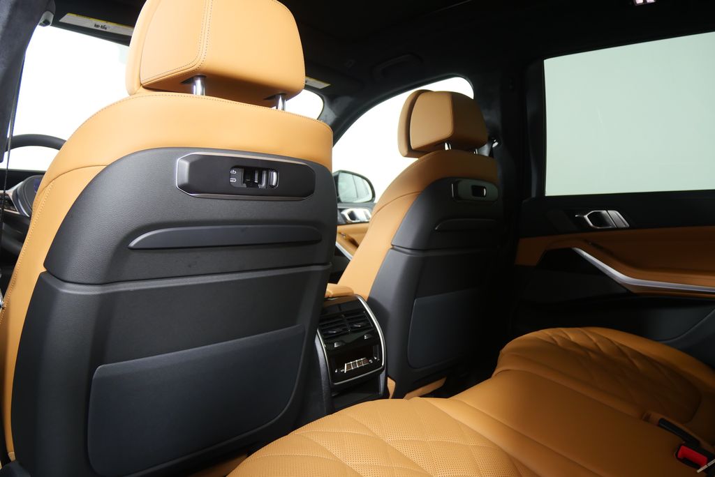 Thumbnail: 2026 BMW X7 - 19