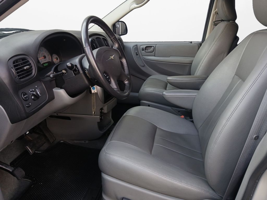 Used Car 2005 Chrysler Town & Country  Touring For Sale Under $10,000 In Austin, Texas