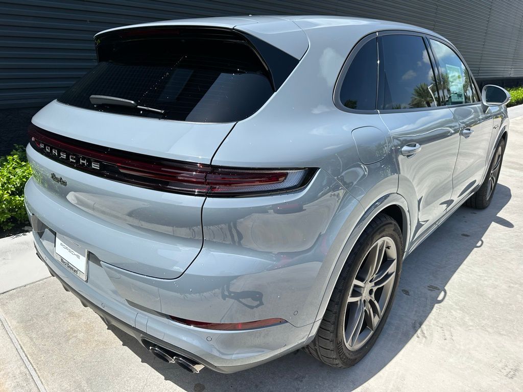 Thumbnail: 2025 Porsche Cayenne - 9