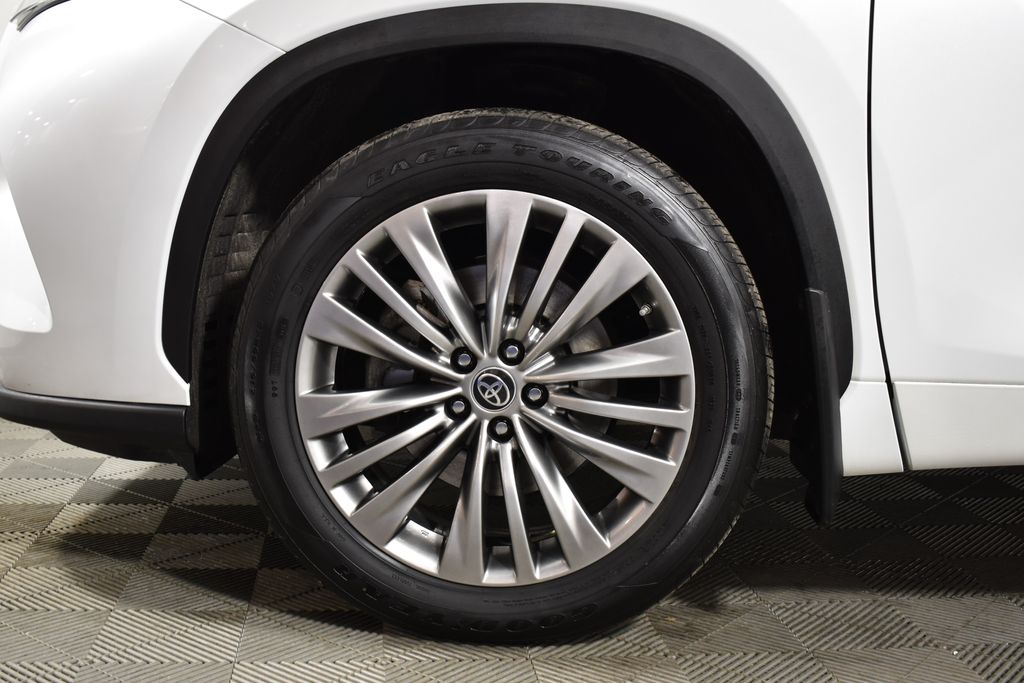Thumbnail: 2022 Toyota Highlander - 13