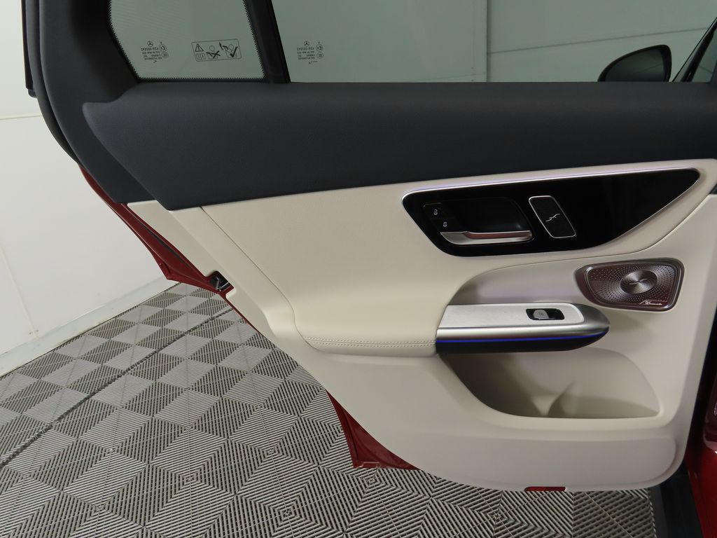2025 Mercedes-Benz GLC 300 26