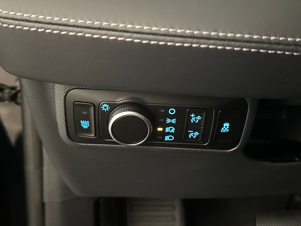 New 2026 Black Ford Select image 32